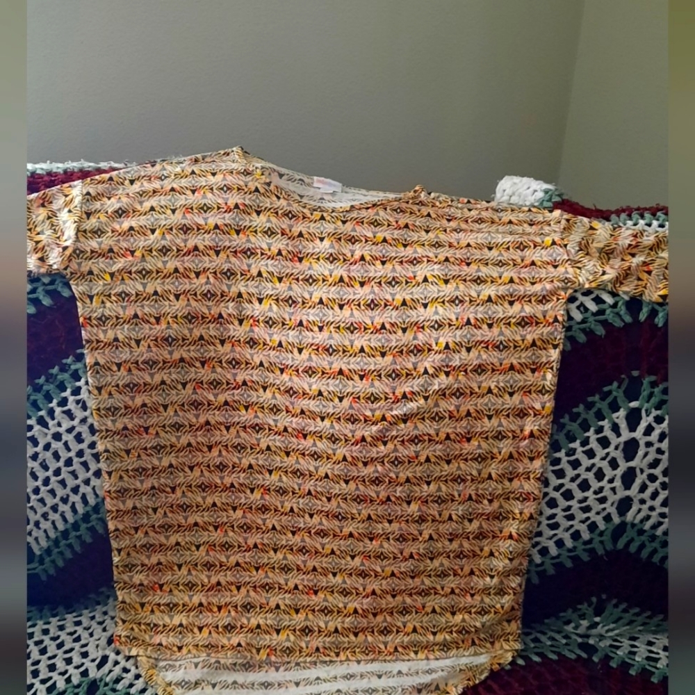 Lularoe t-shirt